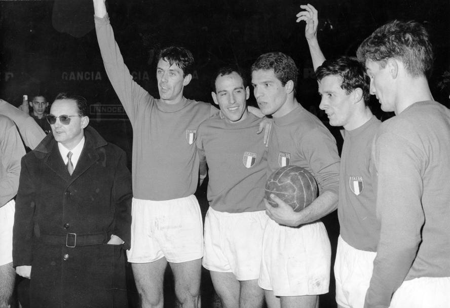 Bologna 1962, Italia-Turchia 6-0, da sinistra Fabbri, Maldini, Pascutti, Orlando, Fogli e Sormani. 
